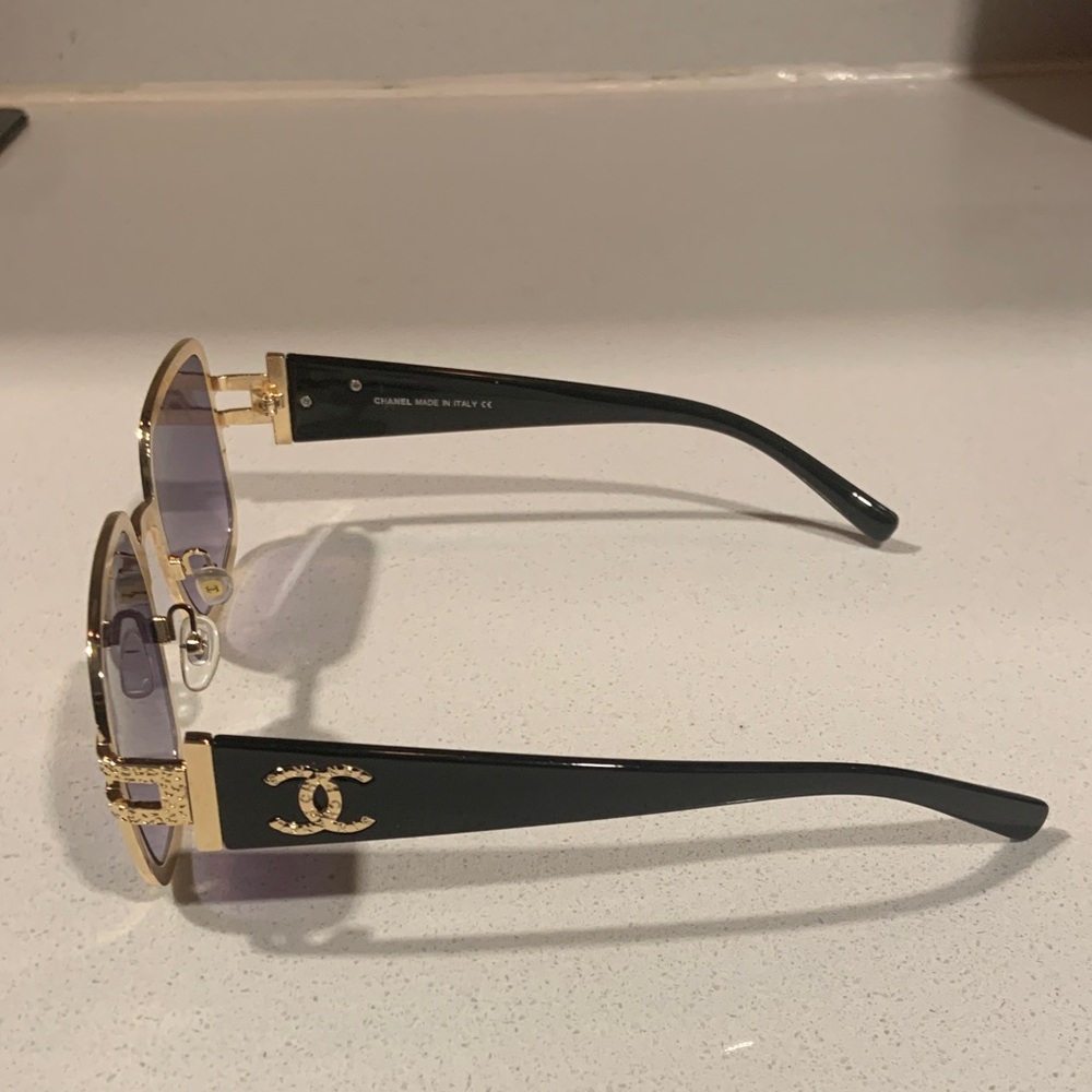 CHANEL Elegant Gold and Black Sunglasses - Picture 2 of 4